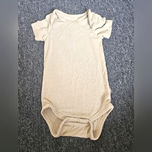 Kyte baby 6-12 m short sleeve bodysuit,  ALOE color